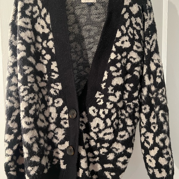 Cardigan  Universal Threads. Size Large. - Picture 2 of 4